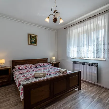 Apartment Apartman Ana Pula